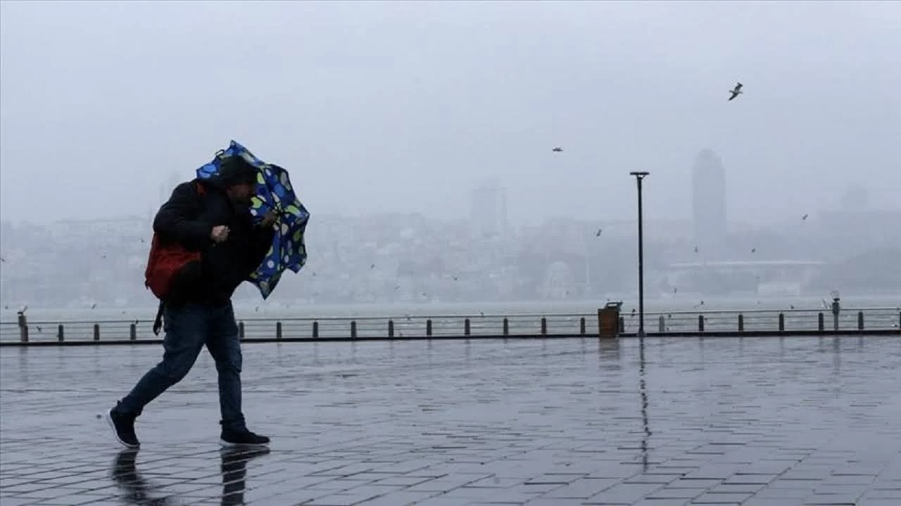 İstanbul'da sağanak ve fırtına etkili oldu