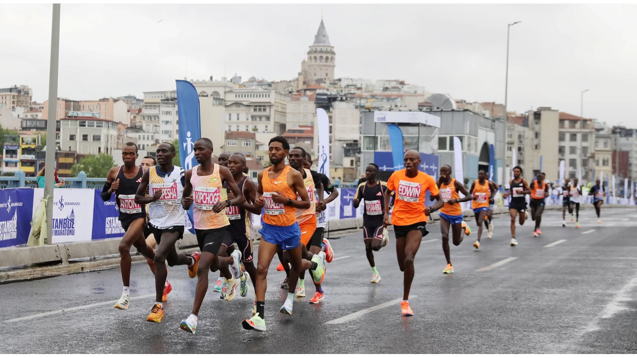  stanbul'un 'Altn Etiket'li kousunda start heyecan