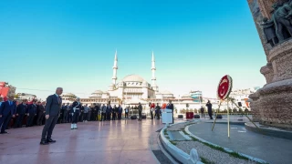 stanbul'un kurtuluunun 102. yl dnm kutland