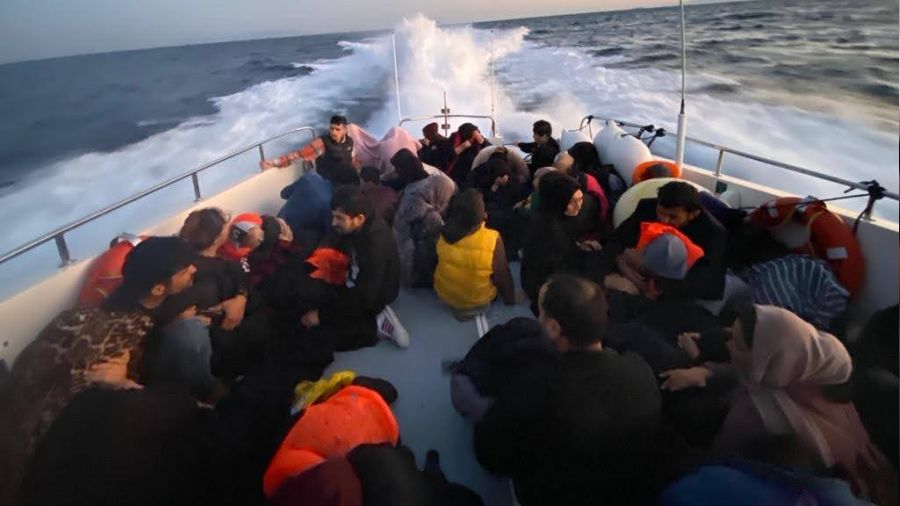 �zmir a��klar�nda 270 d�zensiz g��men yakaland�