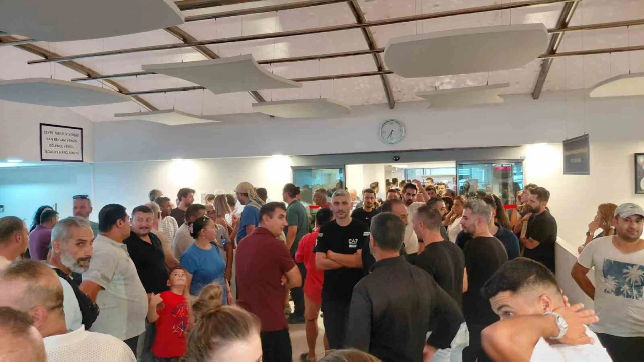 İzmir'de belediyelerde maaş krizi büyüyor