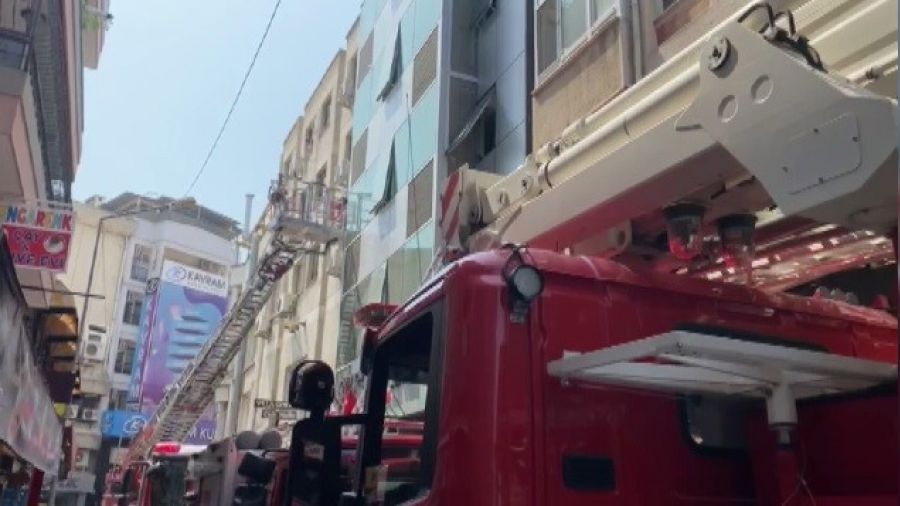 İzmir'de yangın çıkan otelde 5 kişi etkilendi