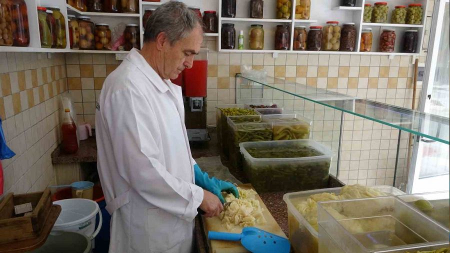 İzmit'in ilk turşucusu 'sirke' dedi