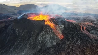 Japonya'da Şinmoe Yanardağı faaliyete geçti 