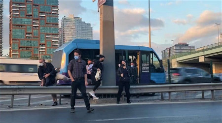 Kadıköy'de minibüsçüler 'ölüm durağı' indiriyor