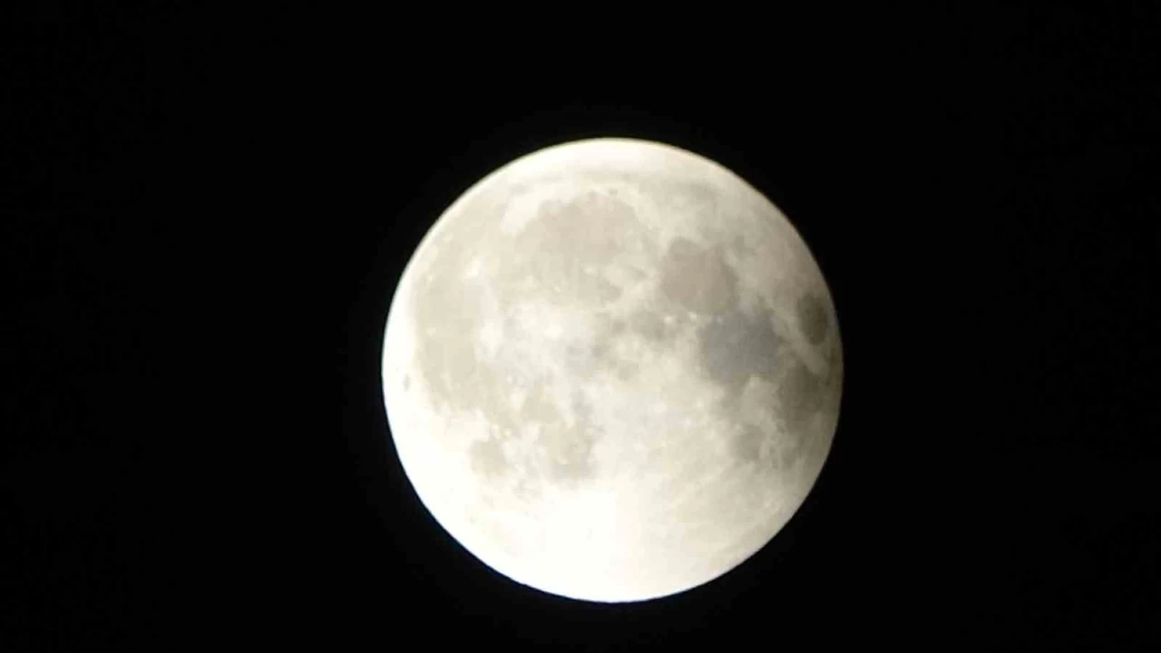 "Kanl� Ay" tutulmas� Van'dan izlendi