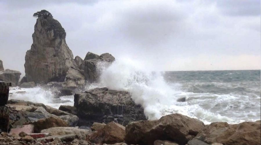 Karadeniz'de dev dalgalar oluştu