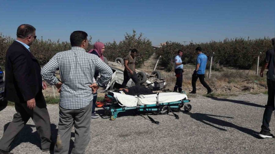 Karaman'da trafik kazas�: 1 �l�, 3 yaral�