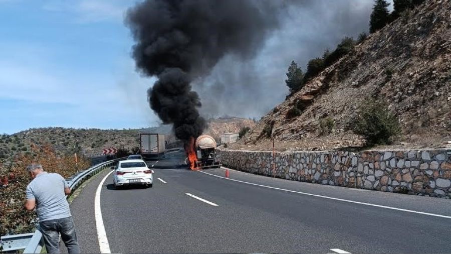 Karbondioksit ta��yan tanker alev alev yand�