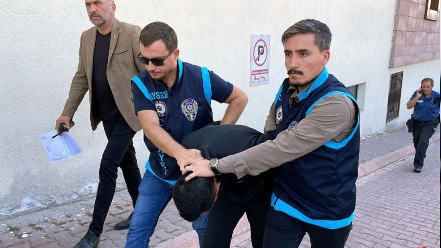 Kayseri'de 18 ya��ndaki gen� k�z vurularak �ld�r�ld�