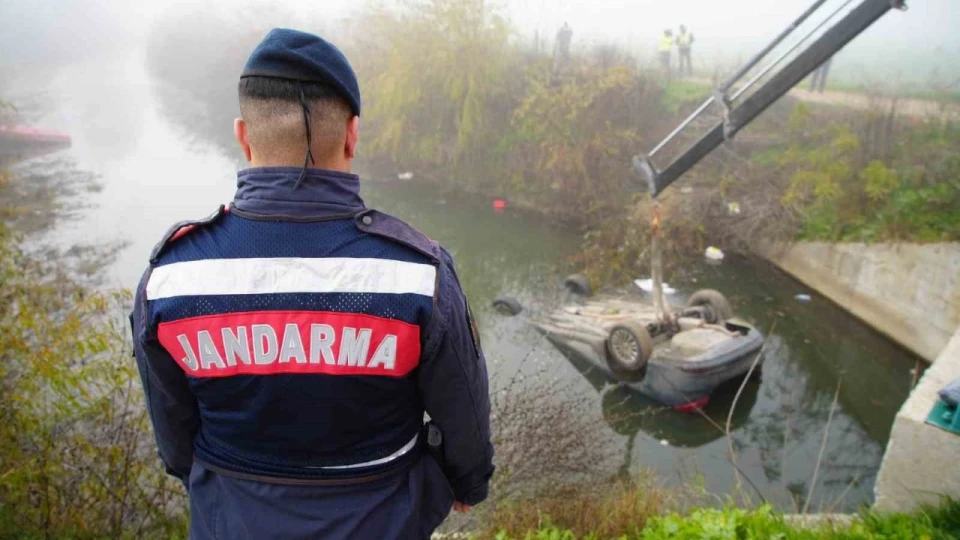 Kazada �len arkada��n� ara�ta b�rak�p ka�t�lar