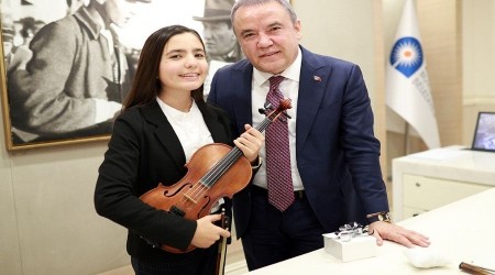 Keman Yıldızı Elif Eroğlu Polonya'da birincilik kazandı