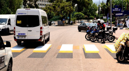 Kemer'de 3 boyutlu yaya geçitleri