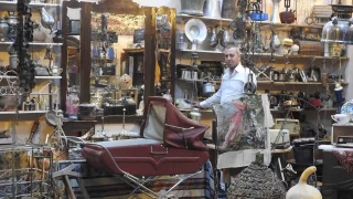Kilis'teki antikac, sergiledii eyalarla gemie k tutuyor