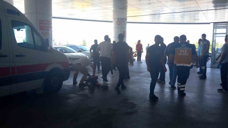 K�rklareli'nde acil servis �n�nde kavga: 1'i polis 2 yaral�