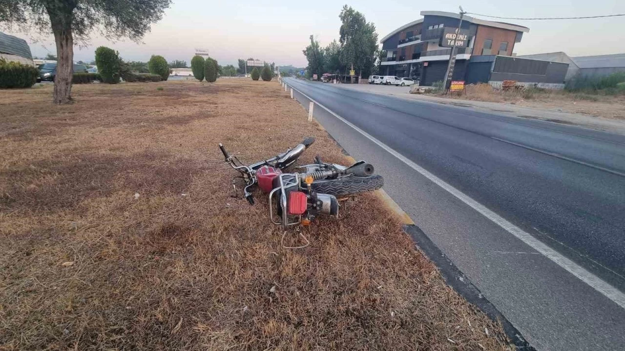 Kırmızı ışık ihlali yapan tur aracı motosiklete çarptı: 1 ölü