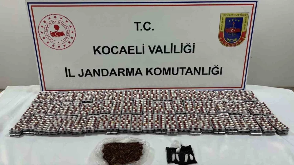 Kocaeli'de 3 kilo bonzai ve 5 bin hap ele ge�irildi