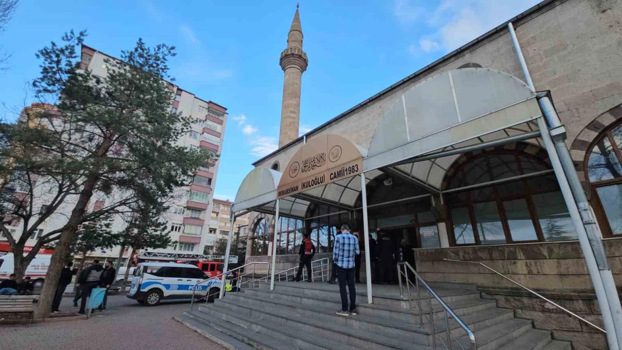 Kocasinan'da bir �ah�s minareye ��kt�