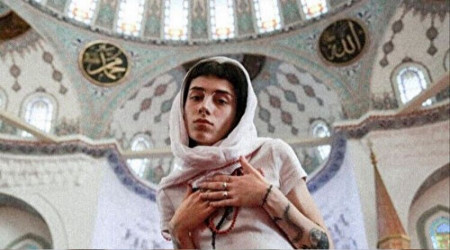 Kocatepe Camii'nde uygunsuz kıyafetlerle yapılan çekimlerle ilgili 2 gözaltı