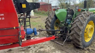 Kolunu silaj makinesine kaptran ocuk hayatn kaybetti