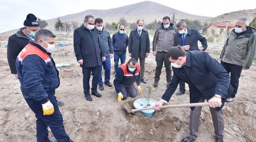 Konya'da ilk kez sulamasız fidan dikim çalışması yapıldı