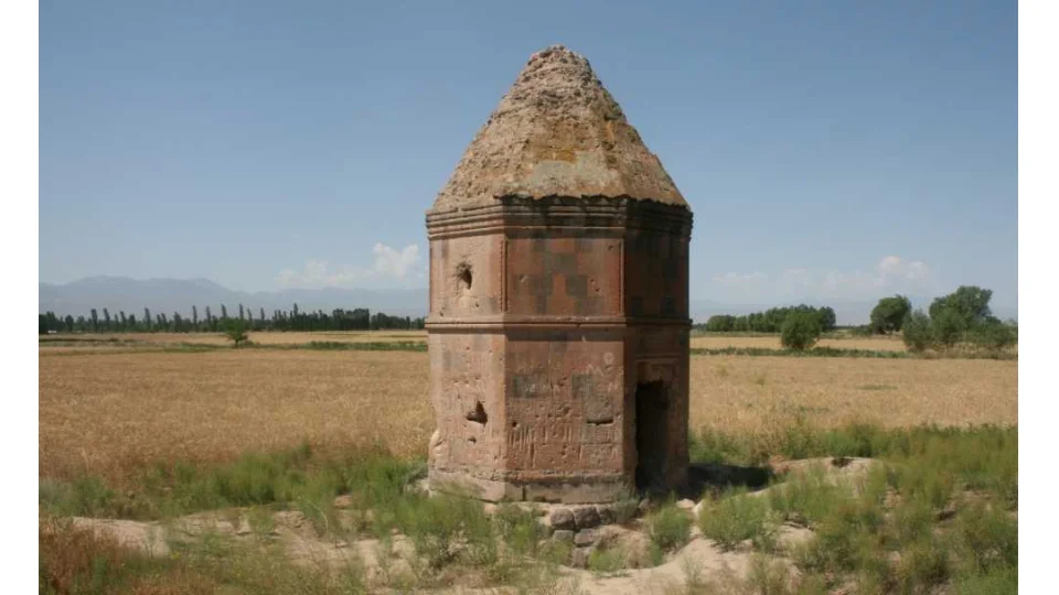 Kul Yusuf K�mbeti: Akkoyunlu d�neminin mimari esteti�ini yans�tan bir k�lt�r miras�