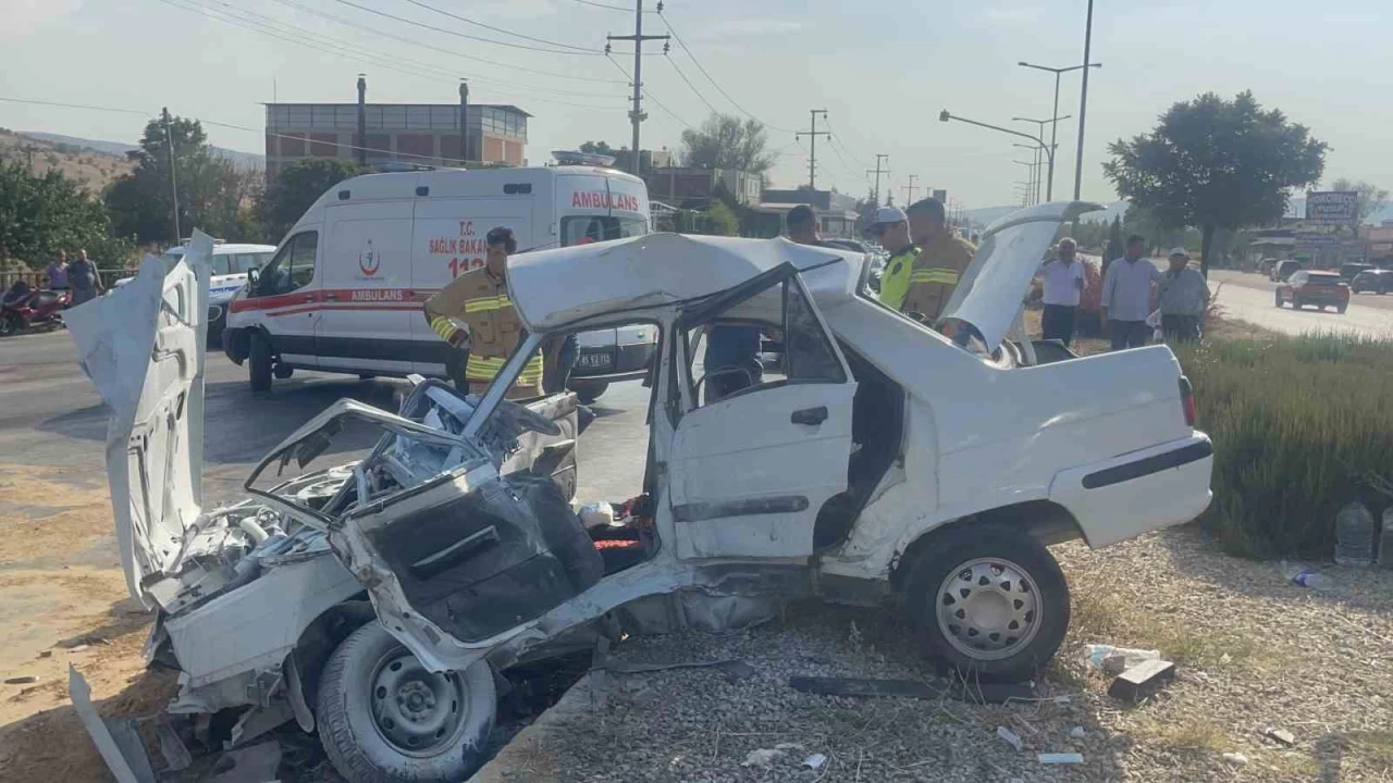 Kula'da kar�-koca trafik kazas�nda hayat�n� kaybetti