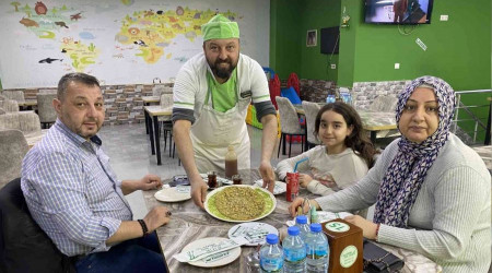 'Künar'la hazırlanan 'tahinli pide' damak çatlatıyor