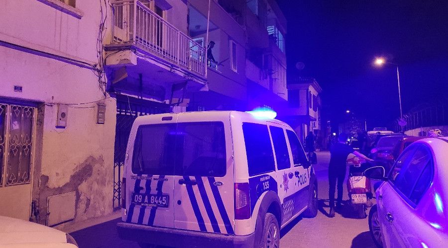 Kuşadası'nda bir kişi asılmış halde bulundu
