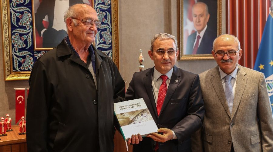 Kütahya'nın çini desenleri kitap oldu