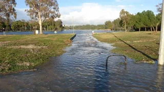 Manavgat'ta dev dalgalar Titreyengöl'ü denizle birleştirdi