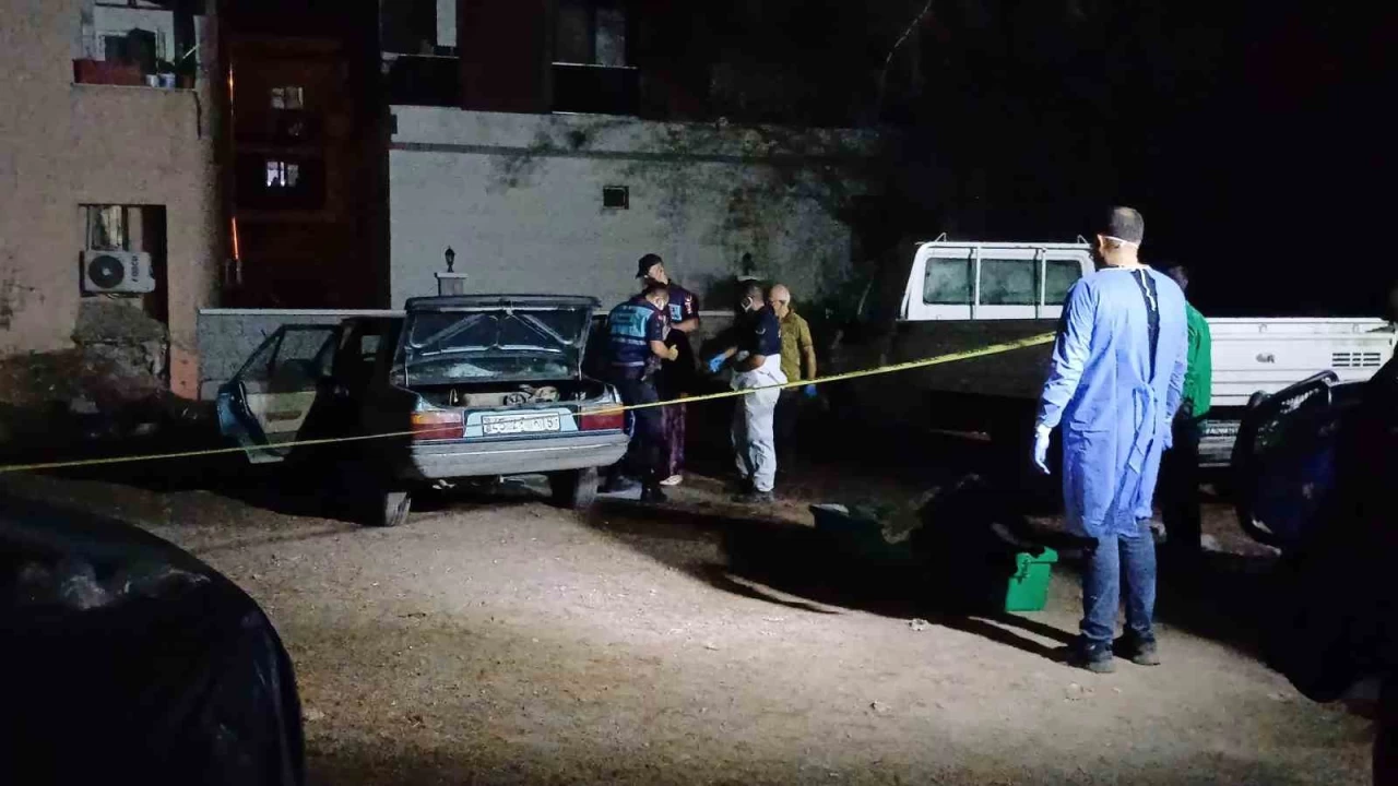 Manisa'da bir ki�i otomobilinde �l� bulundu