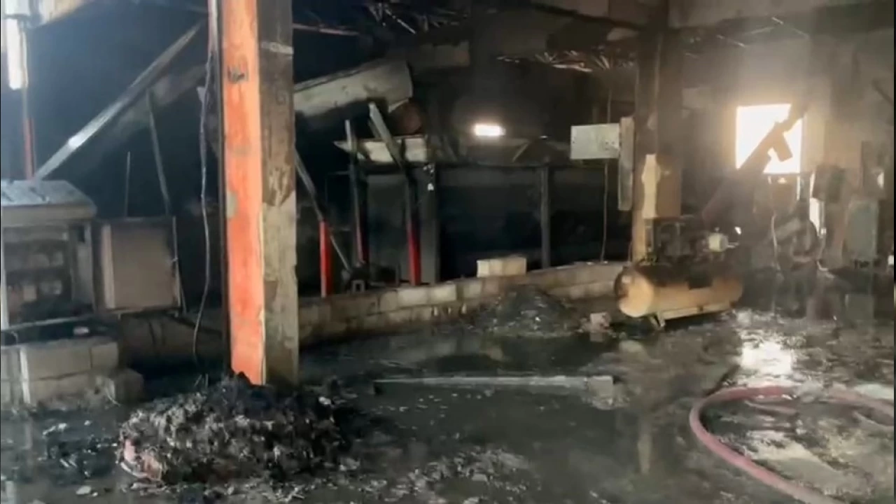 Mardin'de plastik fabrikas�nda yang�n