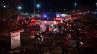 Meksika'da başkan adayının mitinginde sahne çöktü: 9 ölü