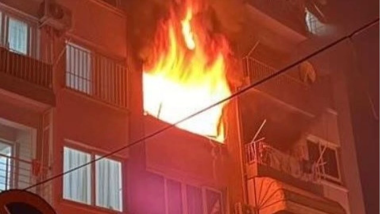 Mersin'de ev alev alev yand�, bir ki�i hayat�n� kaybetti