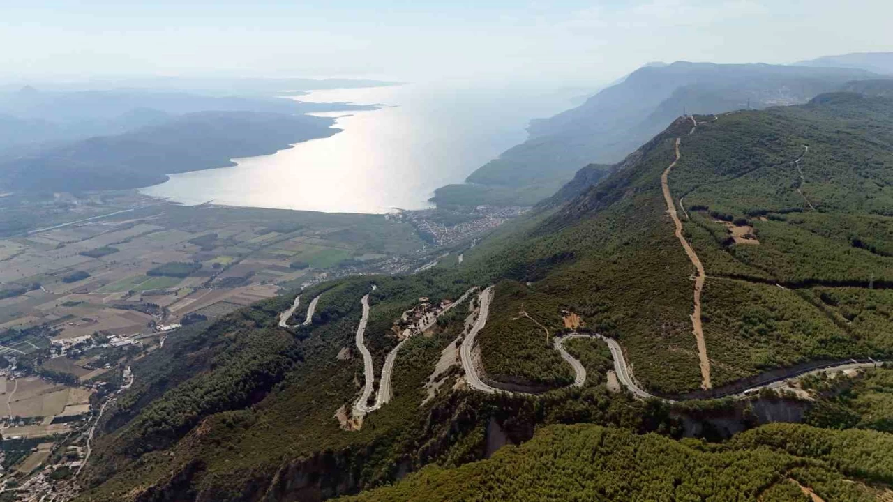 lm rampas: Hem korkutuyor, hem de grnts ile mest ediyor