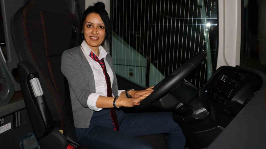 On yıldır hostesi olduğu otobüse kaptan şoför oldu