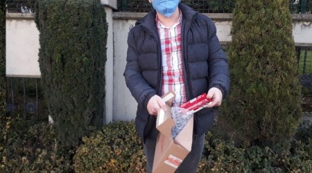 İnternetten telefon sipariş verdi, kargodan bisküvi çıktı