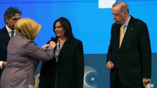 Özlem Çerçioğlu AKP'ye katıldı