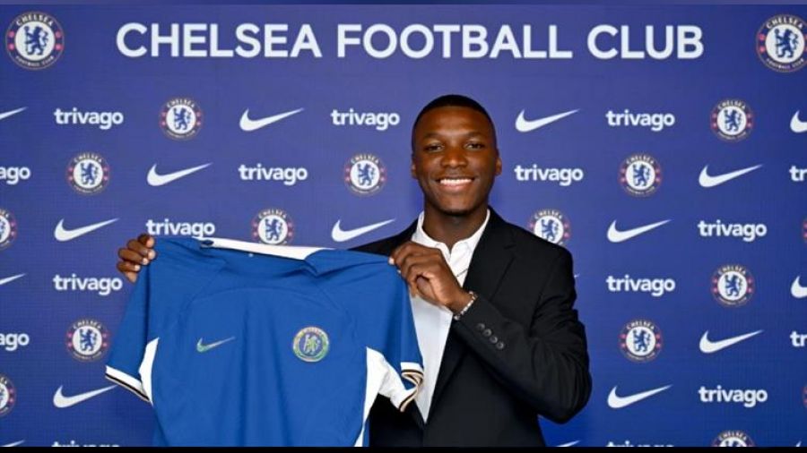 Premier Lig'in en pahal futbolcusu oldu 