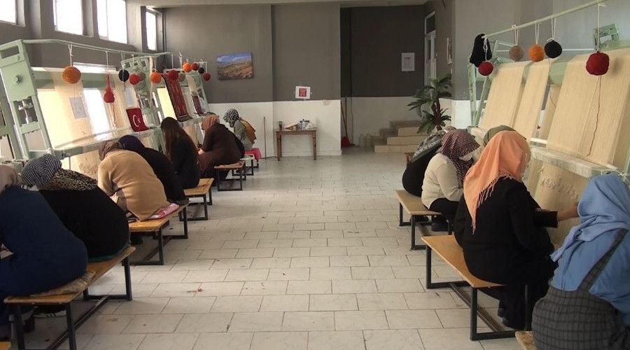 Pütürge'de halı dokuma kursu ile kadınlara iş imkanı