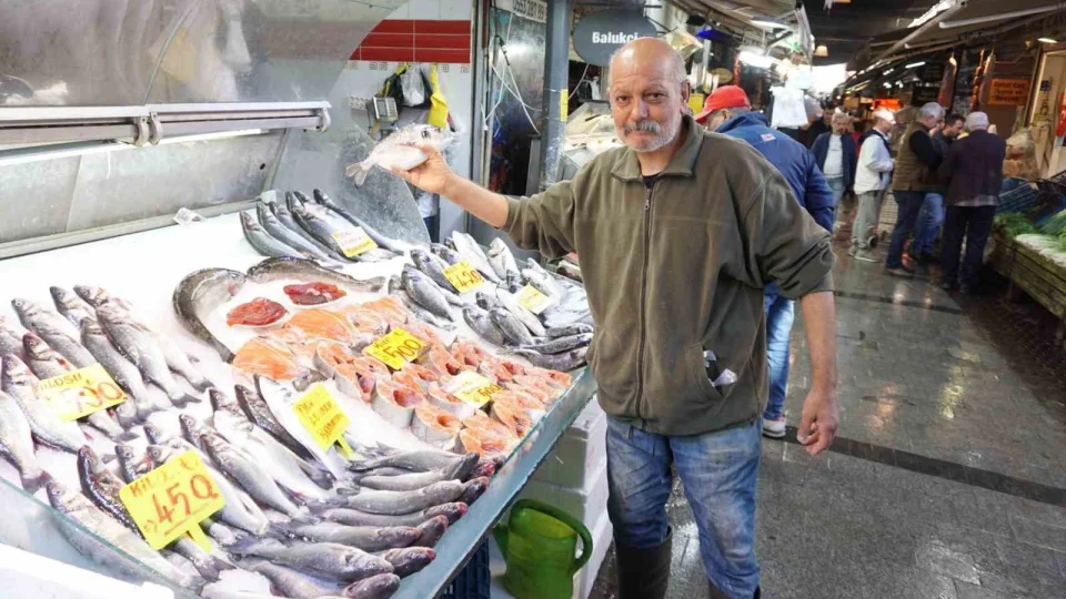 Ramazan sofralar�nda 'bal�k' ikilemi: �ifa m�, susuzluk mu