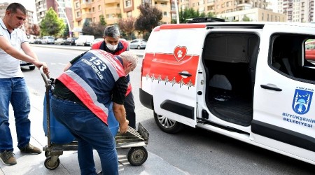 Restoranlardaki artık yiyecekler sokak hayvanlarına