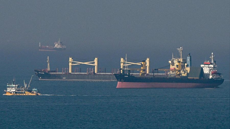 Rusya, kuru y�k gemisine uyar� ate�i a�t�