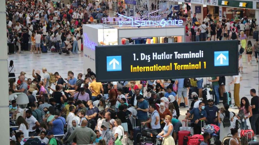 Rusya'dan Antalya'ya gnde 80 uak iniyor