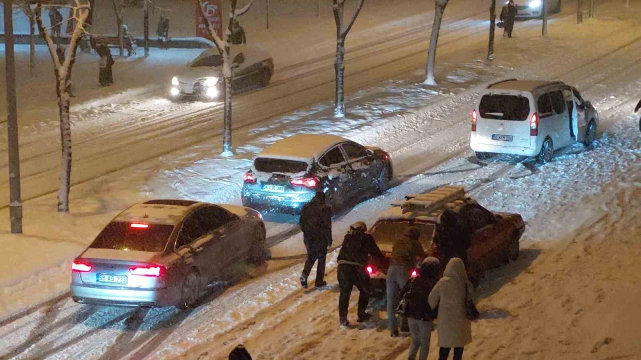 Samsun'da yo�un kar ya����