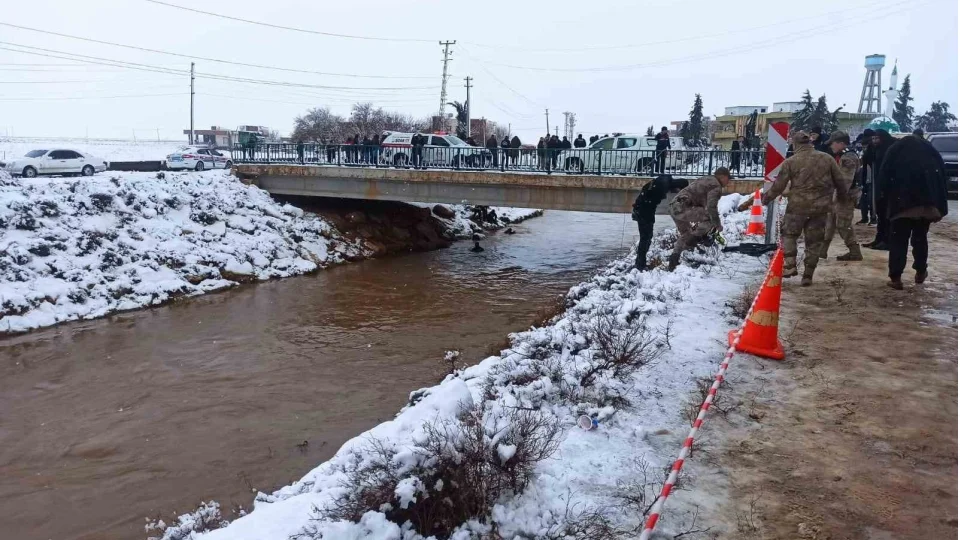 Şanlıurfa'da otomobil sulama kanalına devrildi: 4 kişi kayboldu