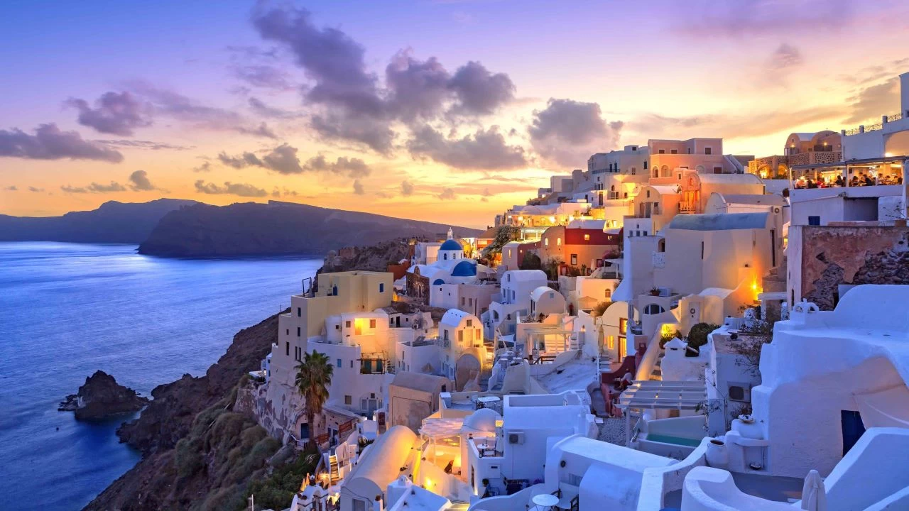 Santorini: Aşkın ve tarihin adresi