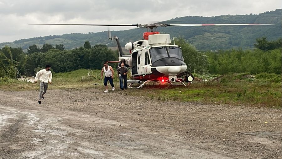 Selde mahsur kalan işçiler helikopterle tahliye edildi