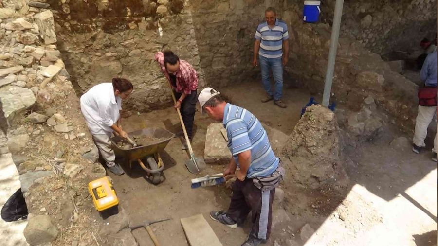 �imdiye kadar  549 mezar a���a ��kar�ld�